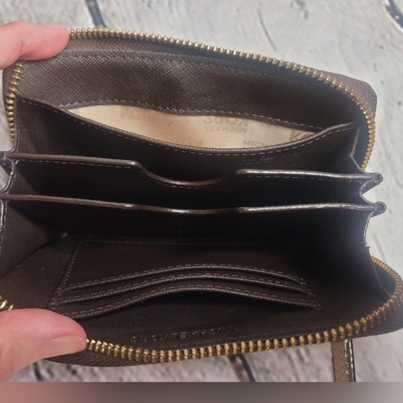 Michael Kors Jet Set Monogram Brown Wristlet - Picture 6 of 10